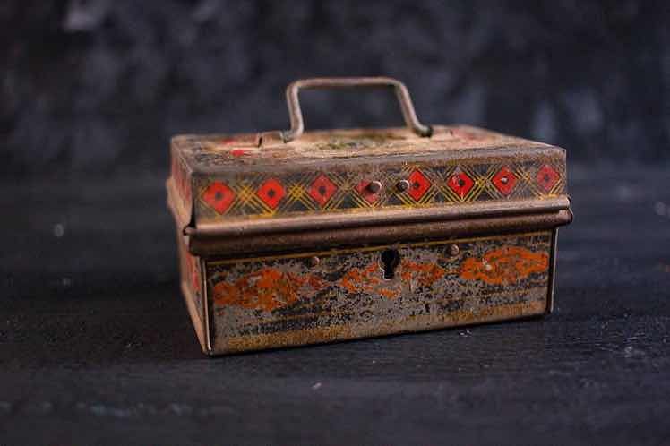 Trunk,Metal,Box,Baggage,Suitcase,Wood,Visual arts,Luggage and bags