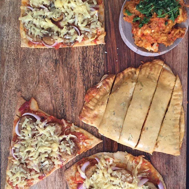 Dish,Food,Cuisine,Ingredient,Comfort food,Flatbread,Tarte flambée,Recipe,Produce,Pizza