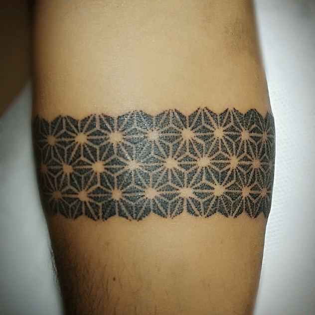 Arm,Thigh,Human leg,Leg,Joint,Undergarment,Tattoo,Pattern,Swimsuit bottom,Swimwear