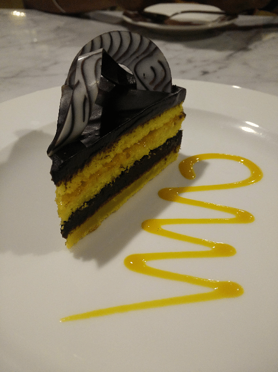 Food,Sweetness,Dessert,Baked goods,Chocolate,Dish,Cuisine,Yellow,Boston cream pie,Cake