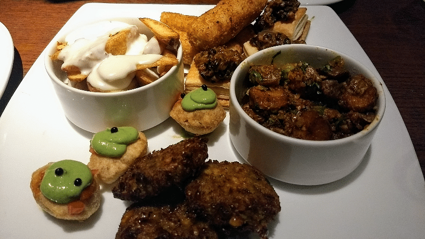 Dish,Cuisine,Food,Fried food,Ingredient,Comfort food,Produce,Fried chicken,appetizer,Deep frying