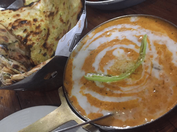 Dish,Food,Cuisine,Ingredient,Roti canai,Curry,Roti prata,Naan,Gravy,Indian cuisine