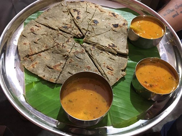 Food,Dish,Cuisine,Ingredient,Indian cuisine,Punjabi cuisine,Bhakri,Roti,Chapati,Curry