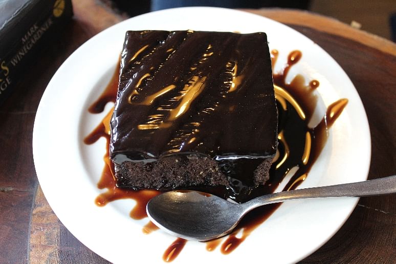 Dish,Food,Cuisine,Chocolate syrup,Chocolate cake,Ingredient,Dessert,Chocolate brownie,Chocolate,Cake