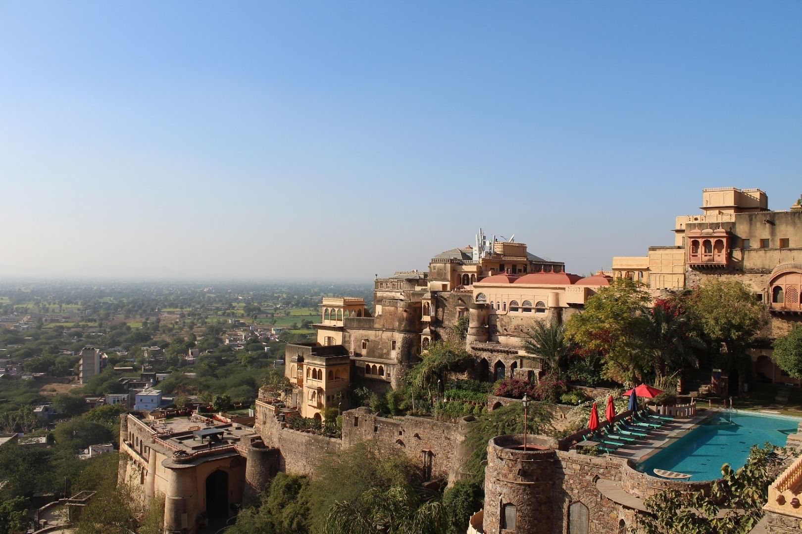 Sky,Town,Landmark,Human settlement,Historic site,City,Tourism,Ancient history,Fortification,Village