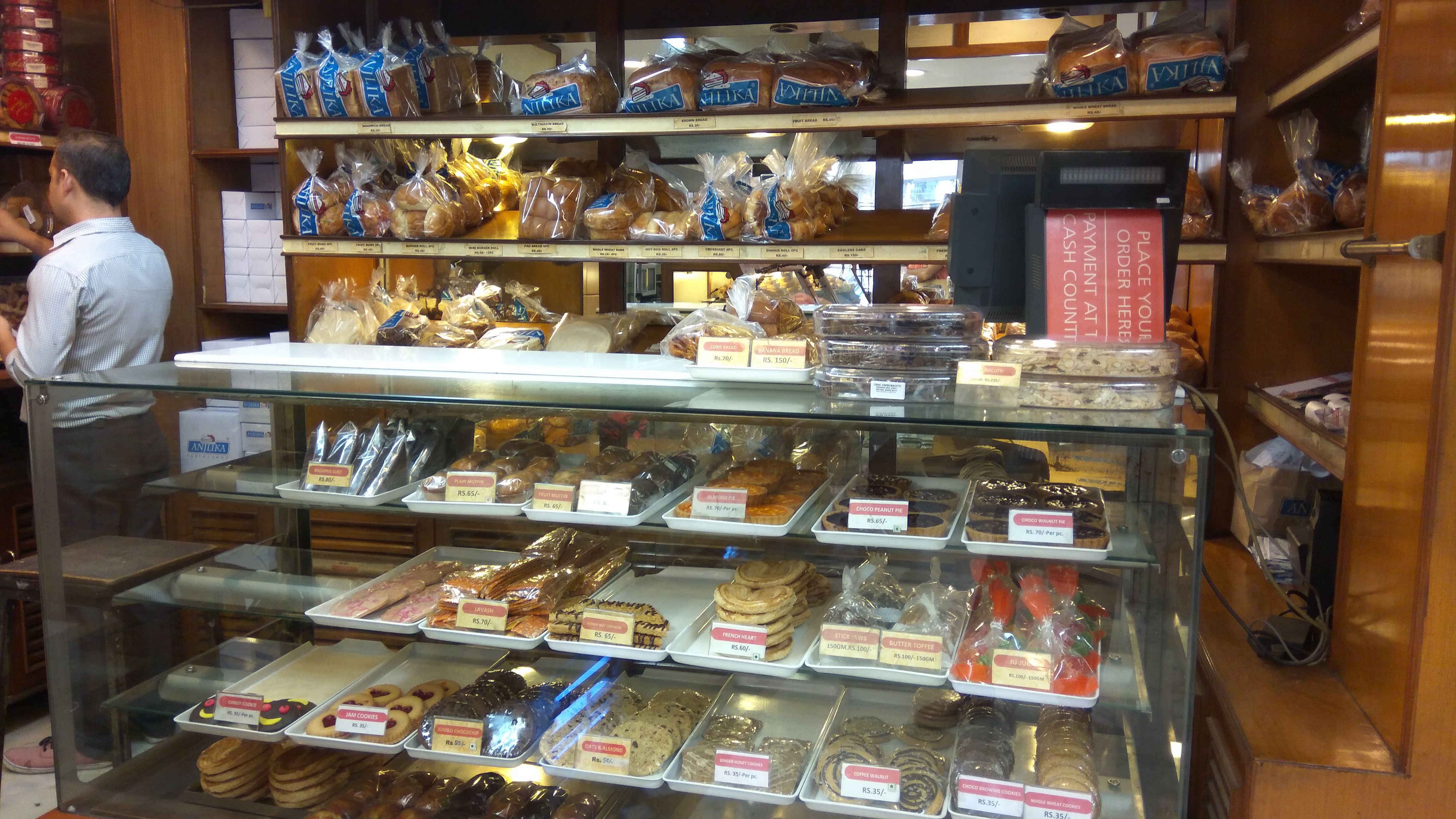 Bakery,Delicatessen,Retail,Grocery store,Convenience food,Building,Food,Snack,Pastry,Convenience store