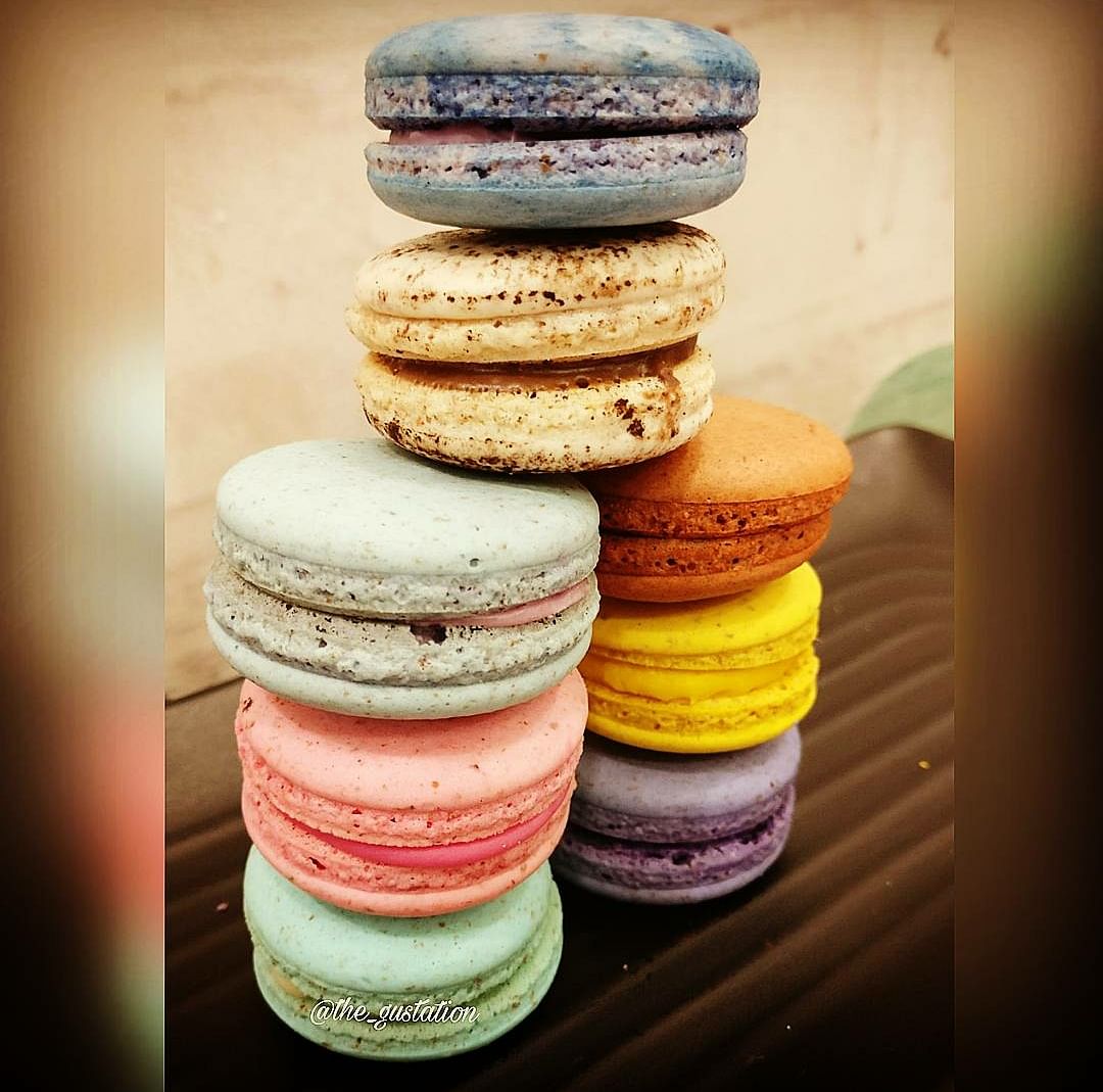 Macaroon,Food,Sweetness,Dessert,Cuisine,Cake,Sandwich Cookies,Buttercream,Baked goods,Baking