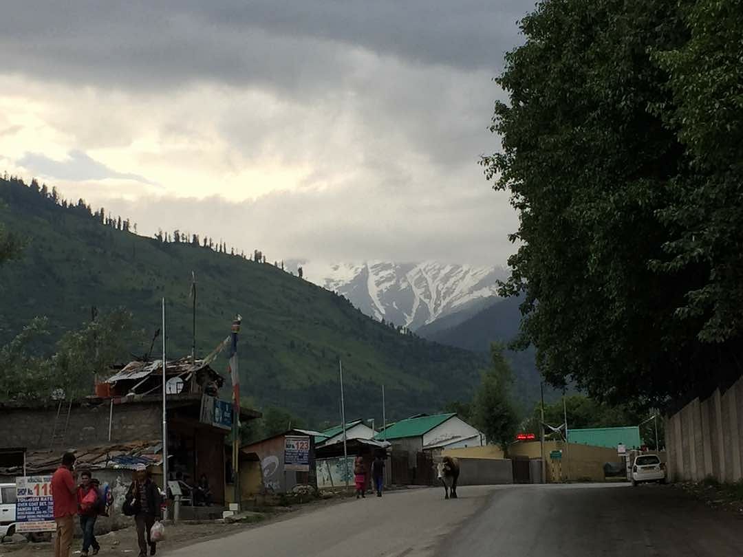 Mountainous landforms,Hill station,Highland,Town,Mountain,Mountain range,Hill,Road,Sky,Rural area