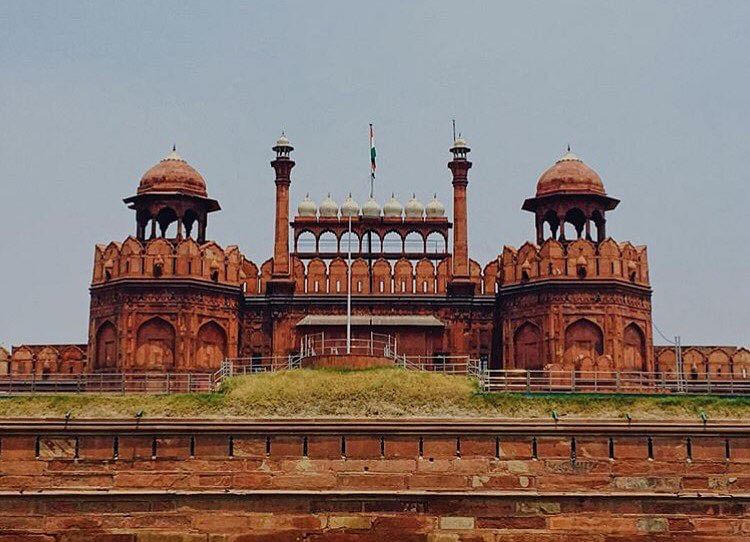 Landmark,Holy places,Architecture,Historic site,Building,Fortification,Mosque,Sky,Dome,Tomb