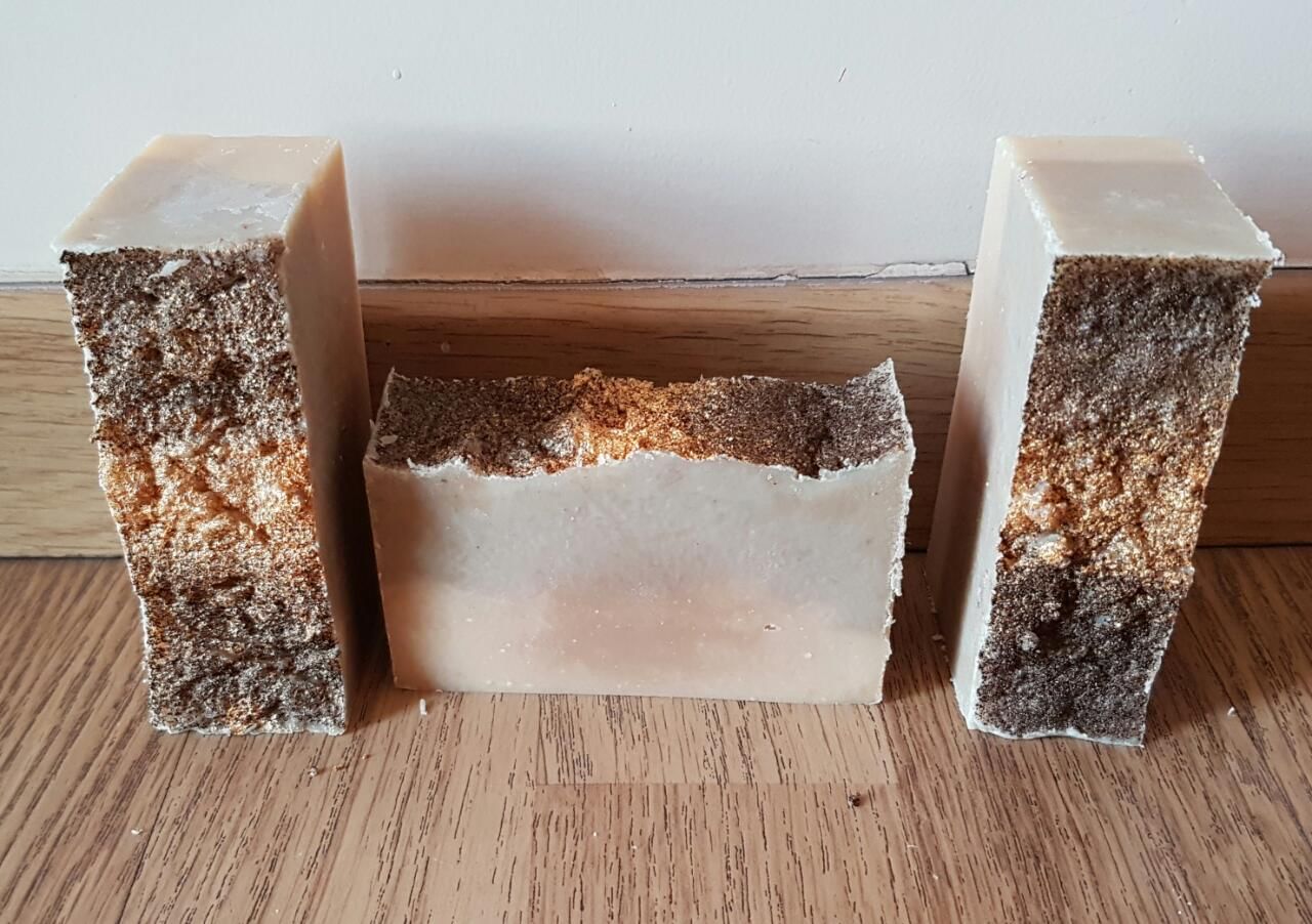 Rectangle,Square,Fudge,Wood,Food,Chocolate brownie,Cuisine