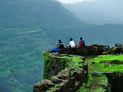 Hill station,Mountainous landforms,Highland,Mountain,Ridge,Fell,Hill,Terrain,Mountain range,Landscape