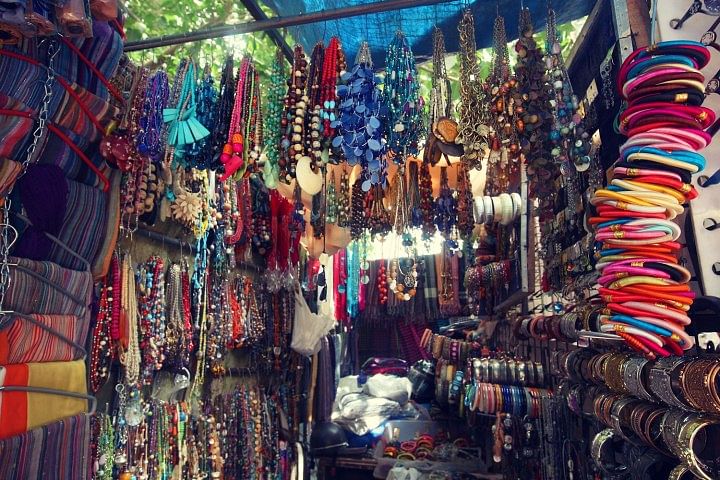 Bazaar,Market,Public space,Human settlement,Marketplace,Boutique,City,Textile,Flea market,Fashion accessory