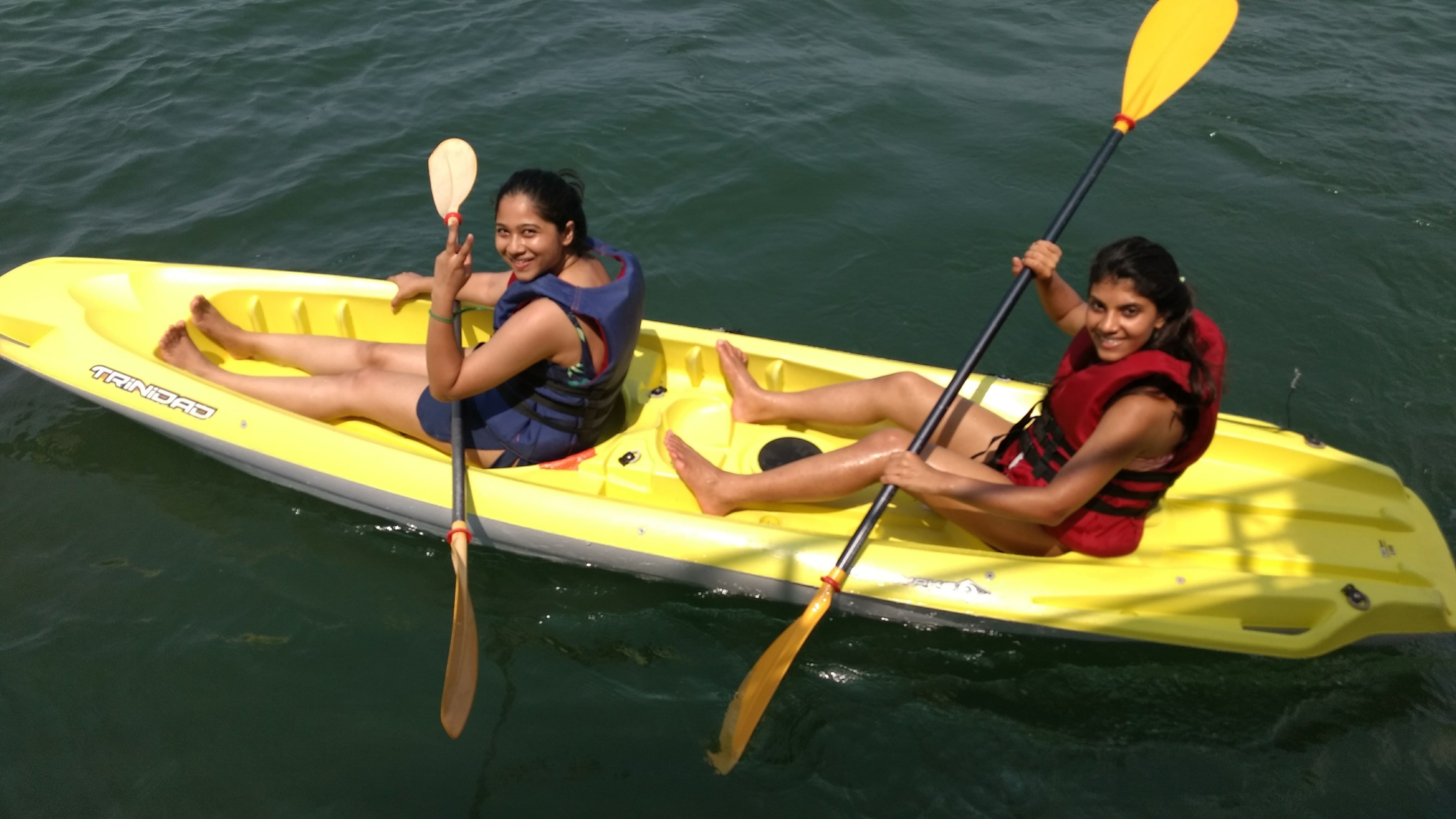 Water transportation,Vehicle,Boating,Watercraft rowing,Boats and boating--Equipment and supplies,Boat,Oar,Paddle,Recreation,Outdoor recreation