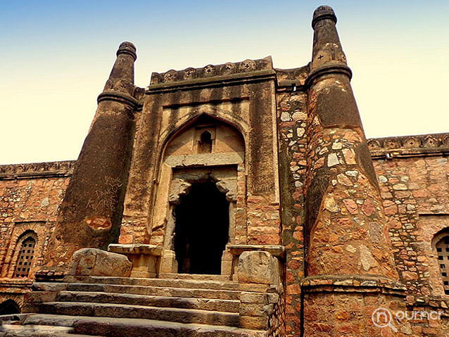 Ancient history,Holy places,Architecture,Sky,Historic site,Landmark,Ruins,Arch,Building,History