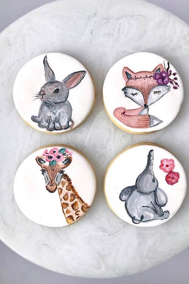 Plate,Rabbit,Dishware,Rabbits and Hares,Tableware,Hare,Platter,Ceramic,Illustration,Easter bunny