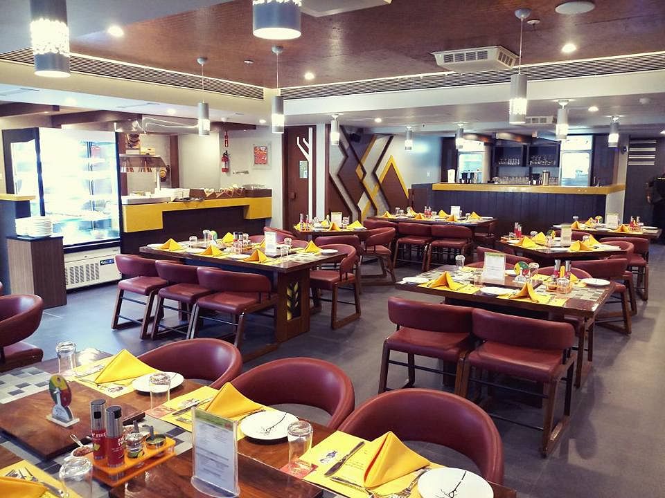 Restaurant,Brunch,Interior design,Fast food restaurant,Cafeteria,Yellow,Building,Meal,Room,Buffet