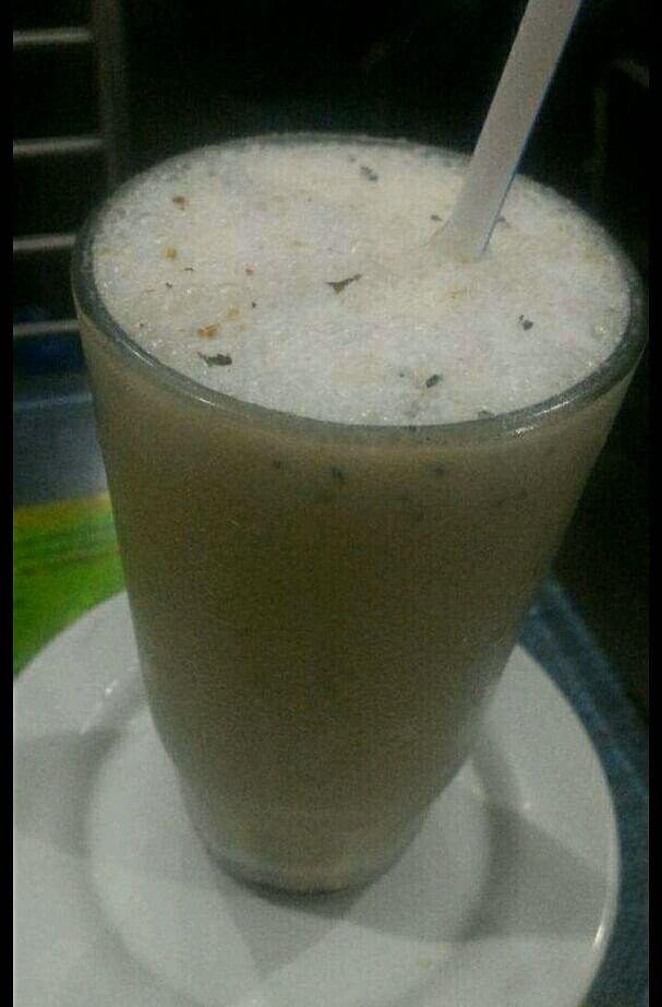 Drink,Food,Milkshake,Health shake,Horchata,Teh tarik,Egg cream,Non-alcoholic beverage,Juice,Ingredient