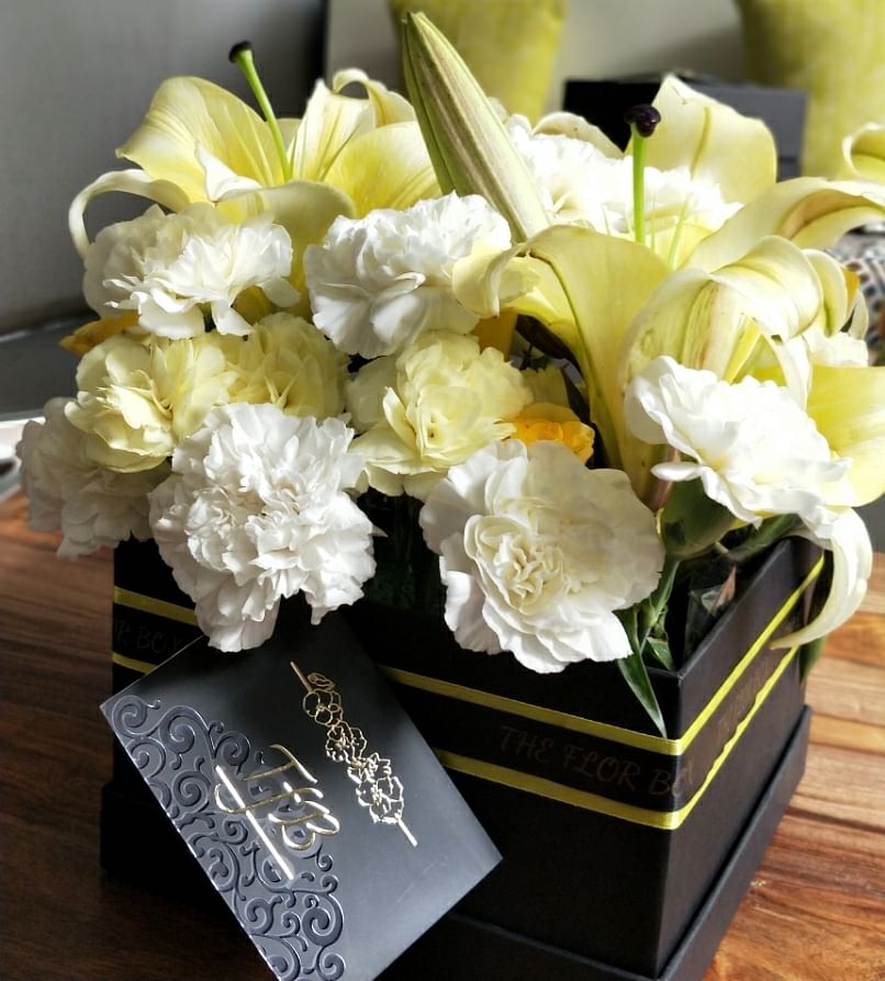 Flower,Bouquet,Cut flowers,Flower Arranging,Floristry,Yellow,Plant,Floral design,Petal,Rose