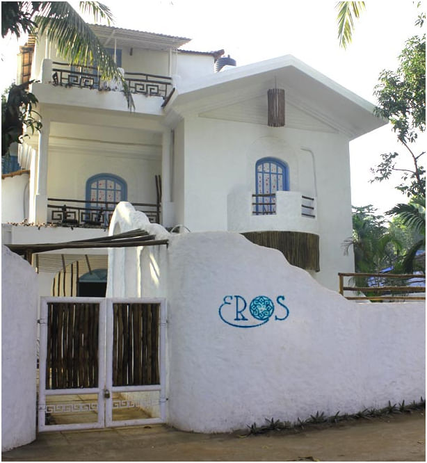 Property,House,Home,Building,Real estate,Architecture,Residential area,Tree,Facade,Room