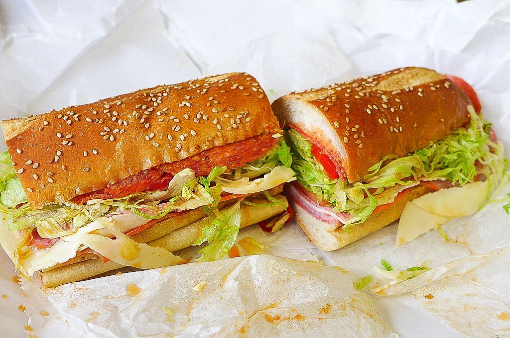 Dish,Food,Cuisine,Ingredient,Ham and cheese sandwich,Breakfast sandwich,Sandwich,Fast food,Submarine sandwich,Junk food