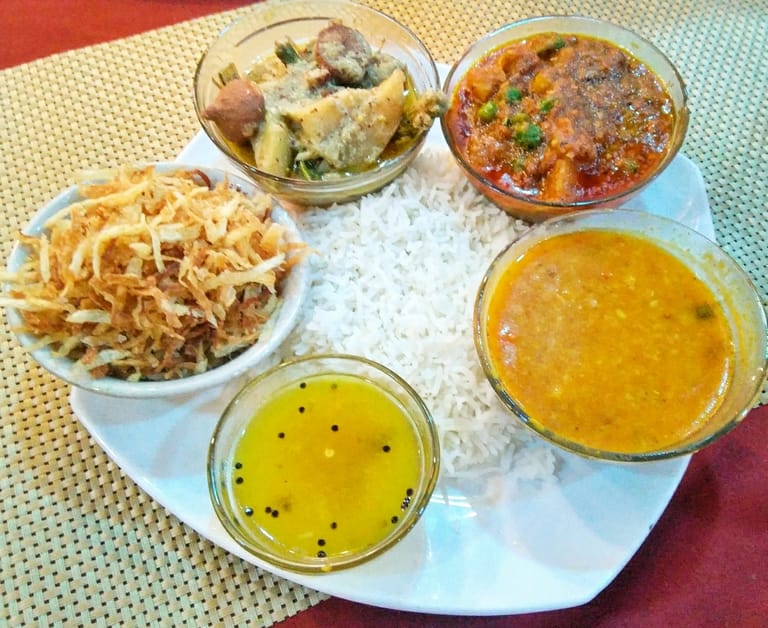 Treat Yo' Self To Some Authentic & Homely Bengali Delicacies At Behala's Benjamin Bangalee | LBB