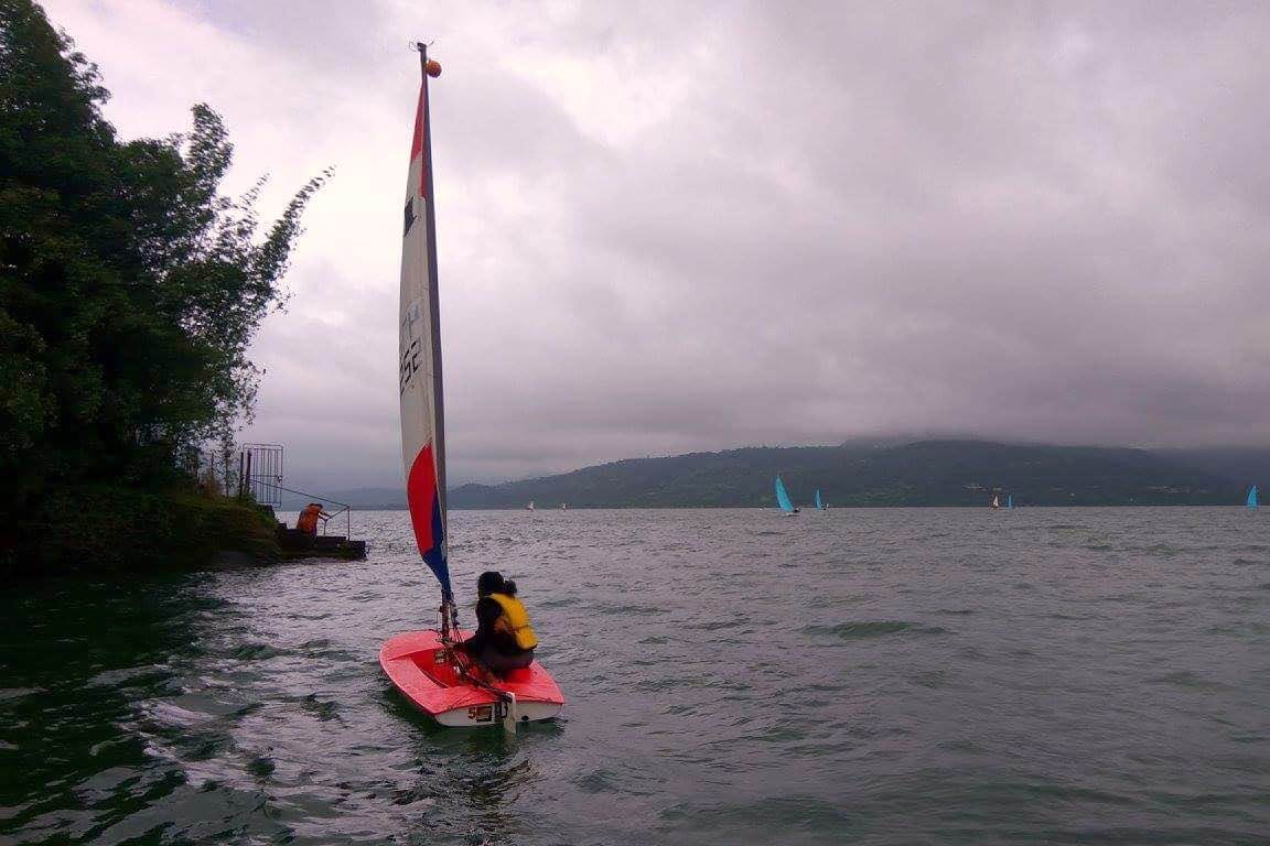 Water transportation,Vehicle,Outdoor recreation,Sail,Boat,Recreation,Watercraft,Sailing,Water sport,Wave