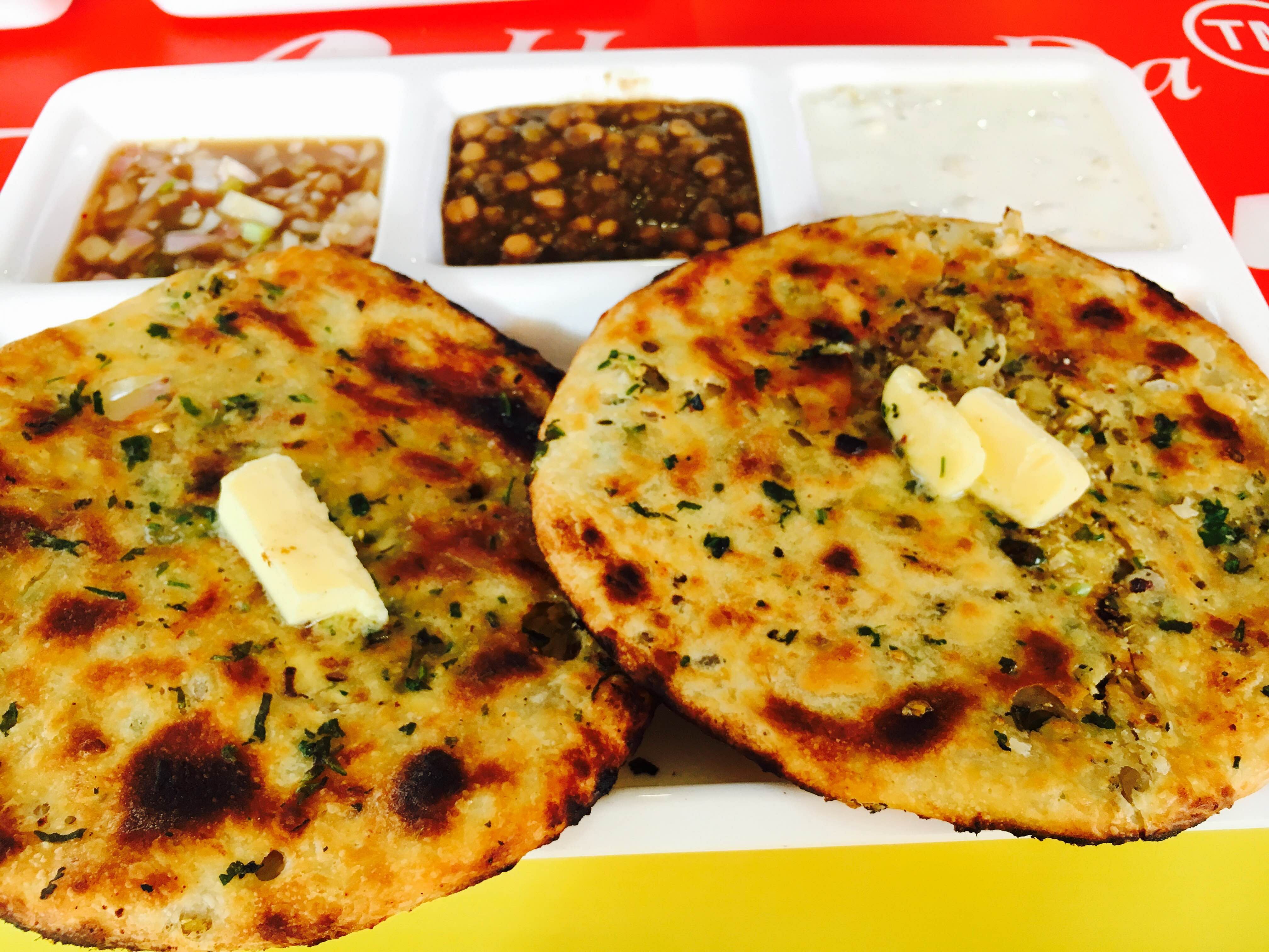 Dish,Food,Cuisine,Kulcha,Ingredient,Flatbread,Baked goods,Naan,Produce,Staple food