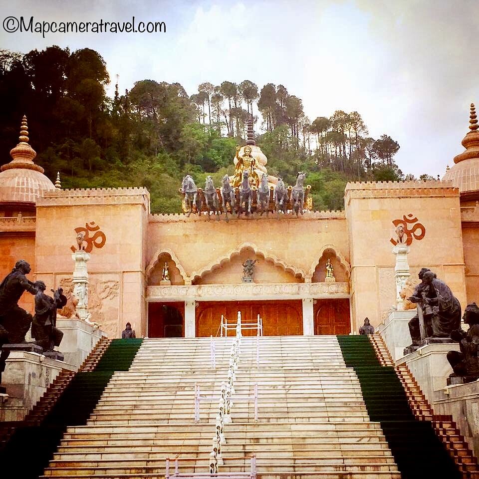 Holy places,Building,Sky,Architecture,Hindu temple,Historic site,Temple,Tourism,Place of worship,Temple