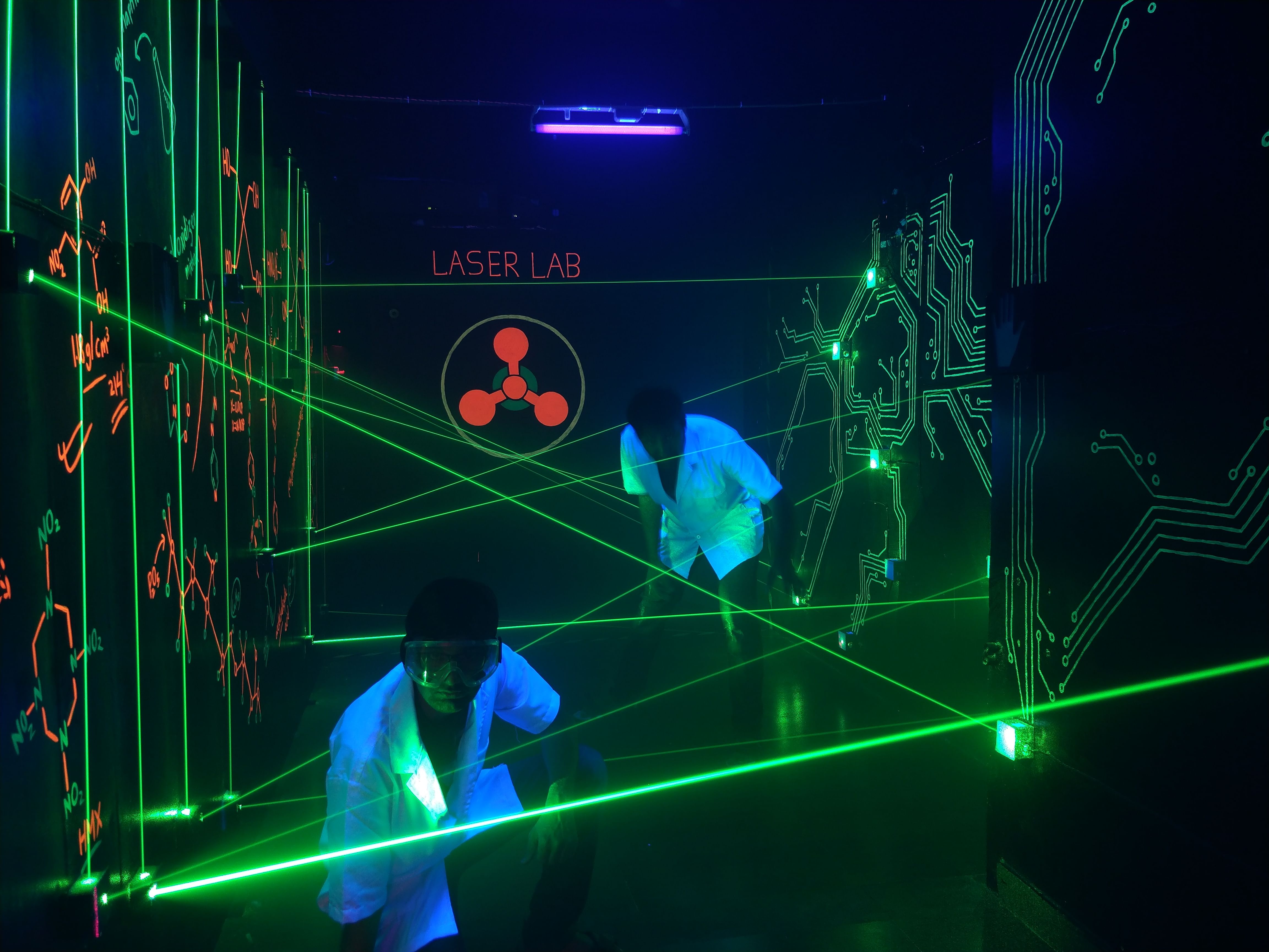 Visual effect lighting,Light,Green,Laser,Technology,Line,Laser tag,Electricity,Neon,Optoelectronics