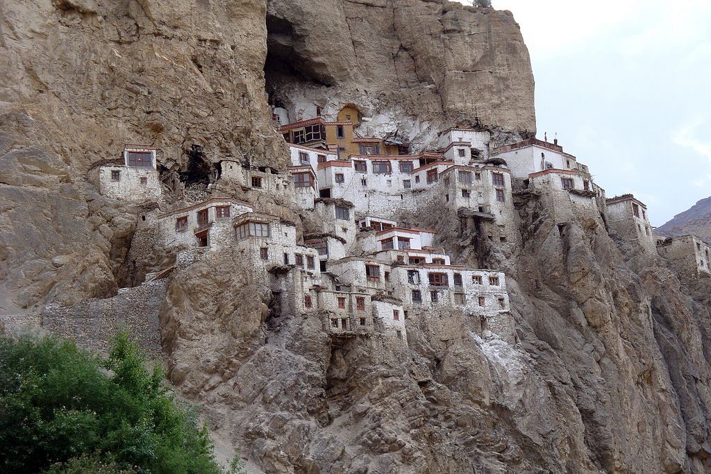 Cliff dwelling,Formation,Rock,Historic site,Outcrop,Geology,Cliff,Ruins,Ancient history,Terrain