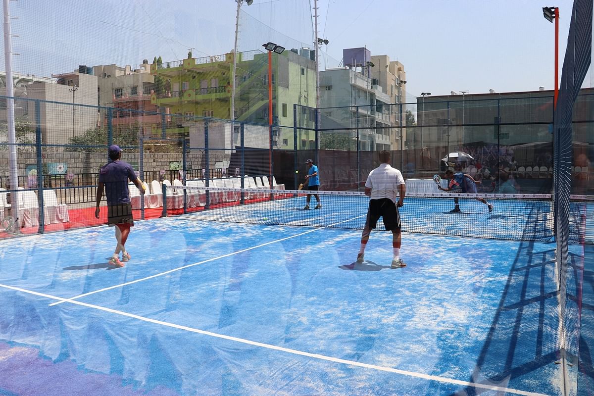 Racquet sport,Sports,Padel,Paddle tennis,Sky,Sport venue,Ball game,Net,Leisure,Sports equipment