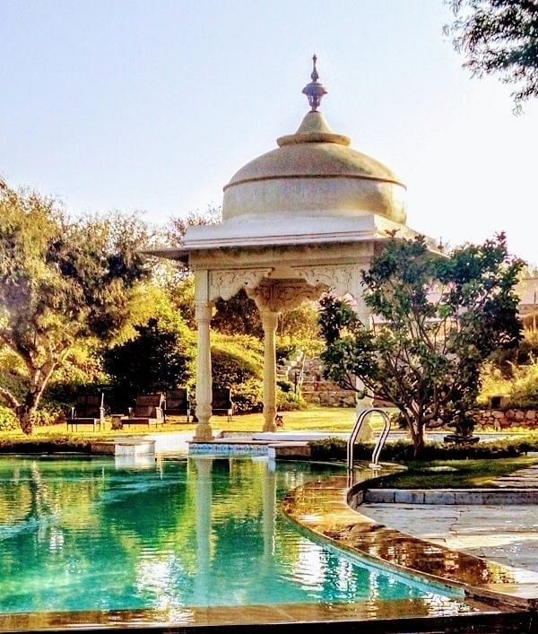 Reflecting pool,Landmark,Water,Architecture,Building,Sky,Reflection,Tree,Leisure,Dome