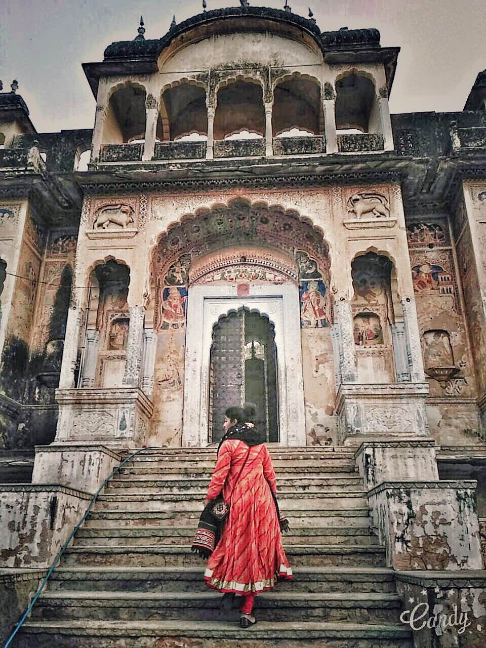 Holy places,Architecture,Building,Arch,Historic site,Stock photography,Tourism,History,Facade,Dress