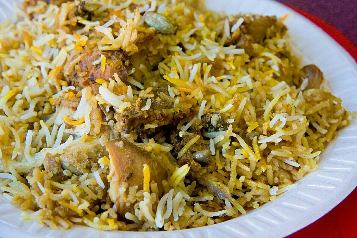 Dish,Spiced rice,Food,Puliyogare,Cuisine,Biryani,Hyderabadi biriyani,Ingredient,Kabsa,Basmati