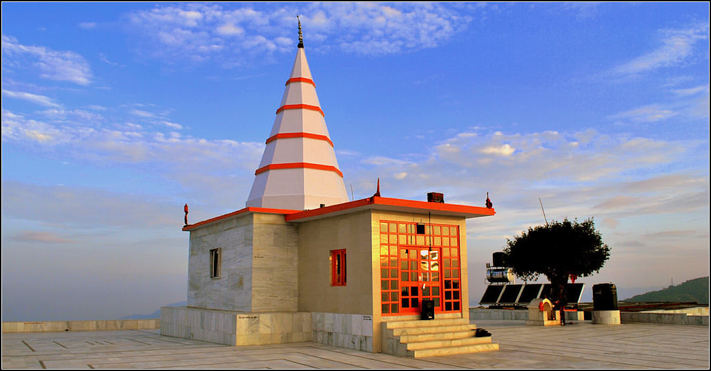 Landmark,Steeple,Sky,Building,Architecture,Place of worship,Historic site,Tower,Spire,Tourism