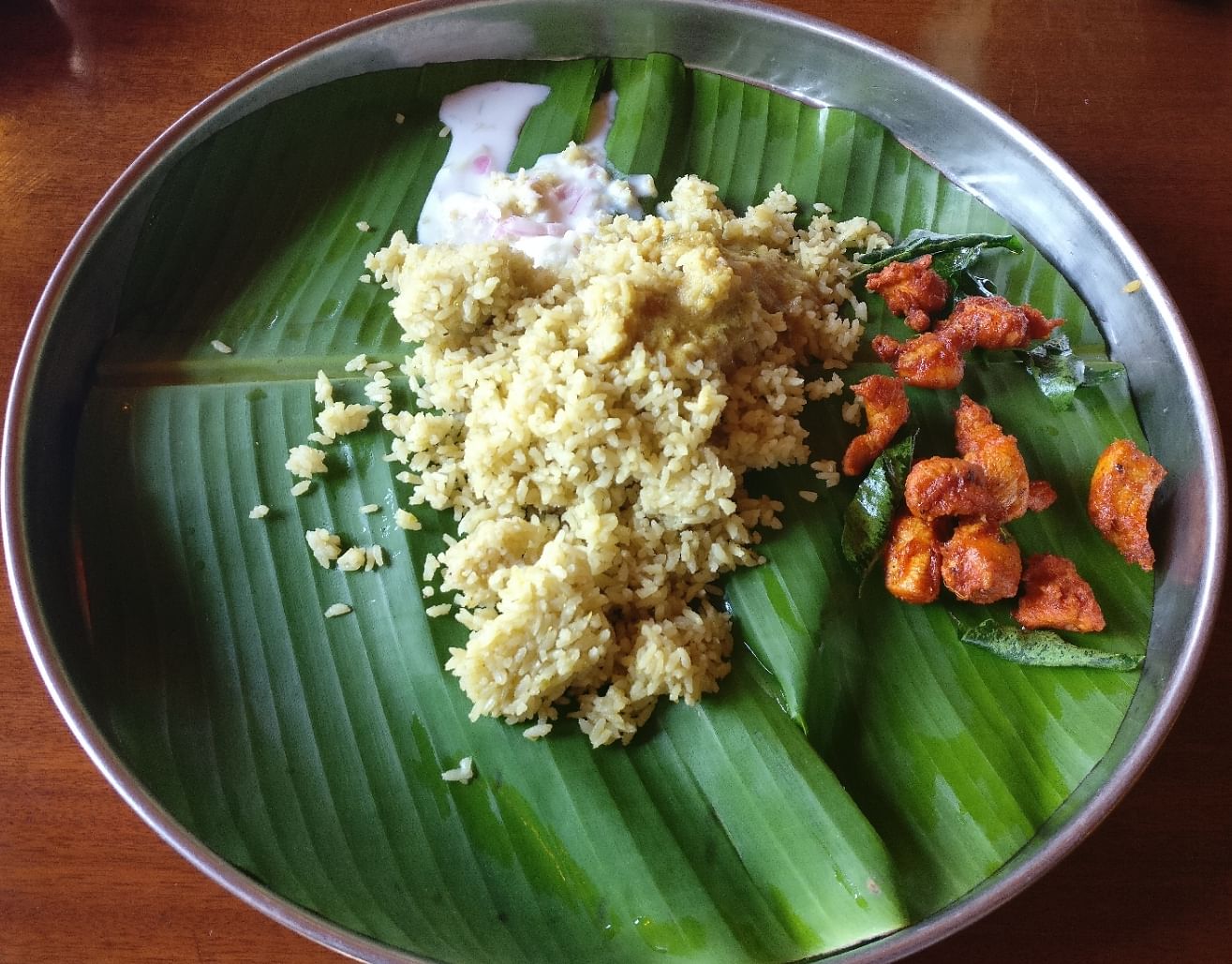 Dish,Food,Cuisine,Banana leaf rice,Ingredient,Steamed rice,Leaf,Banana leaf,Rice,Produce