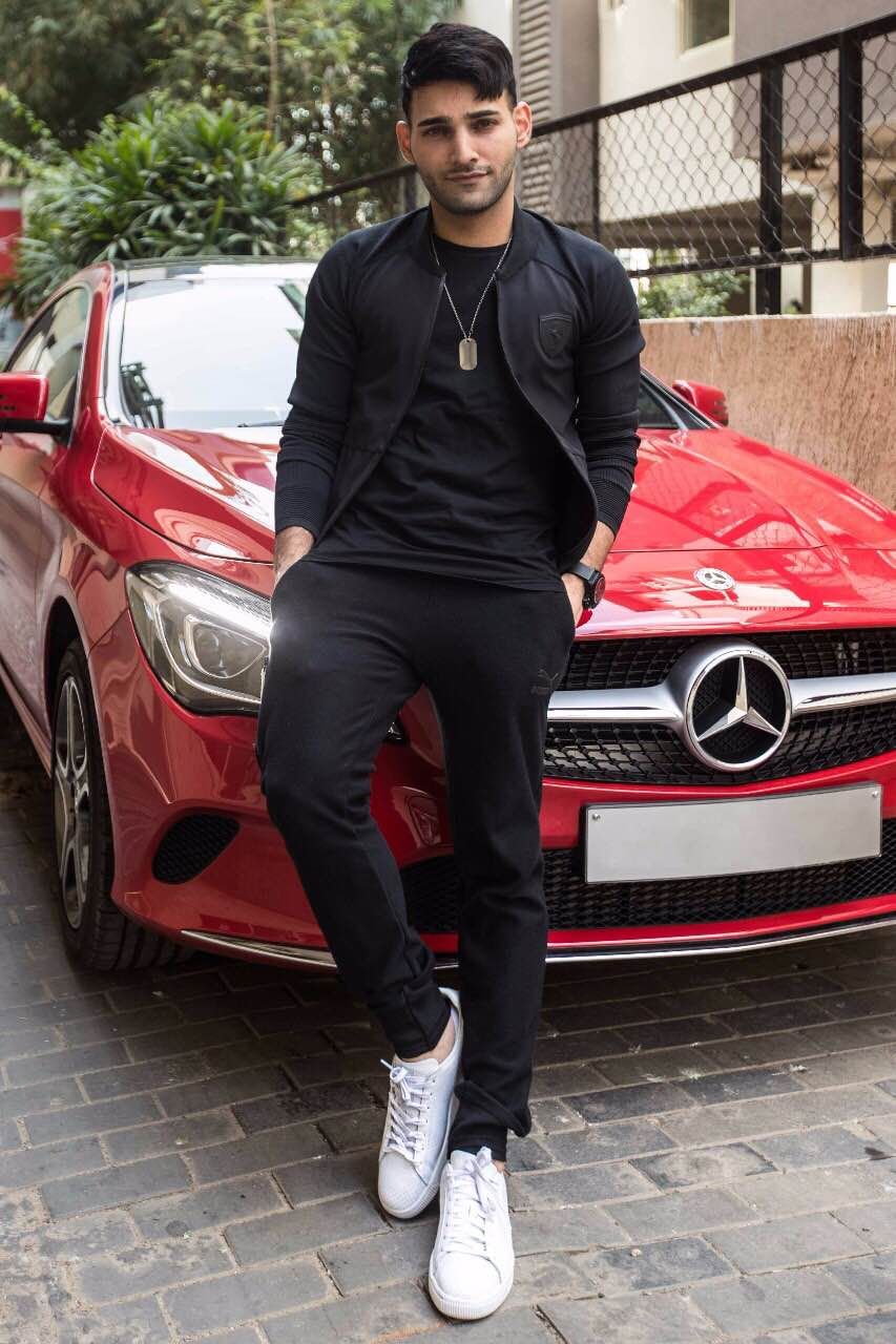 Car,Vehicle,Red,Automotive design,Street fashion,Fashion,Family car,Footwear,Personal luxury car,Mercedes-benz