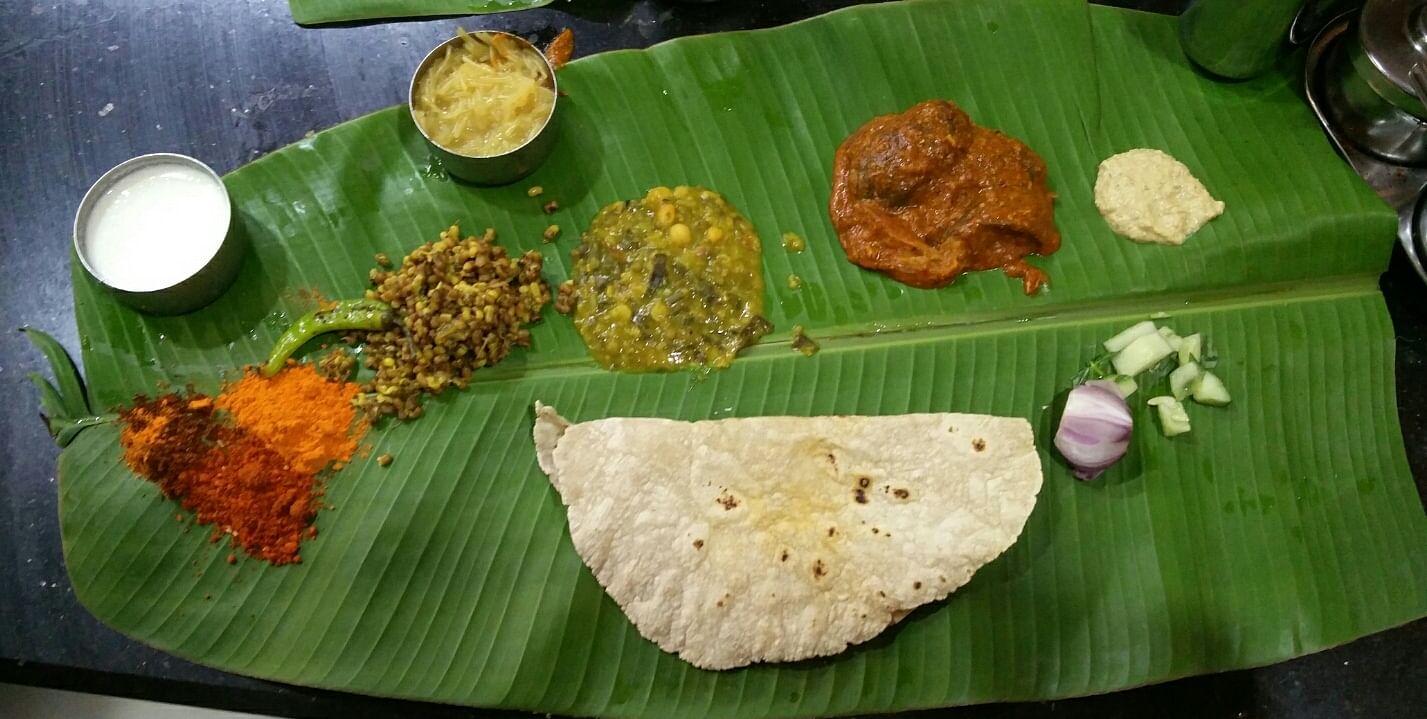 Dish,Food,Cuisine,Sadya,Banana leaf rice,Banana leaf,Andhra food,Leaf,Tamil food,Ingredient