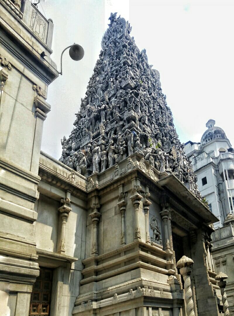 Architecture,Classical architecture,Building,Landmark,Facade,Place of worship,Historic site,Metropolis,Stone carving,Sculpture