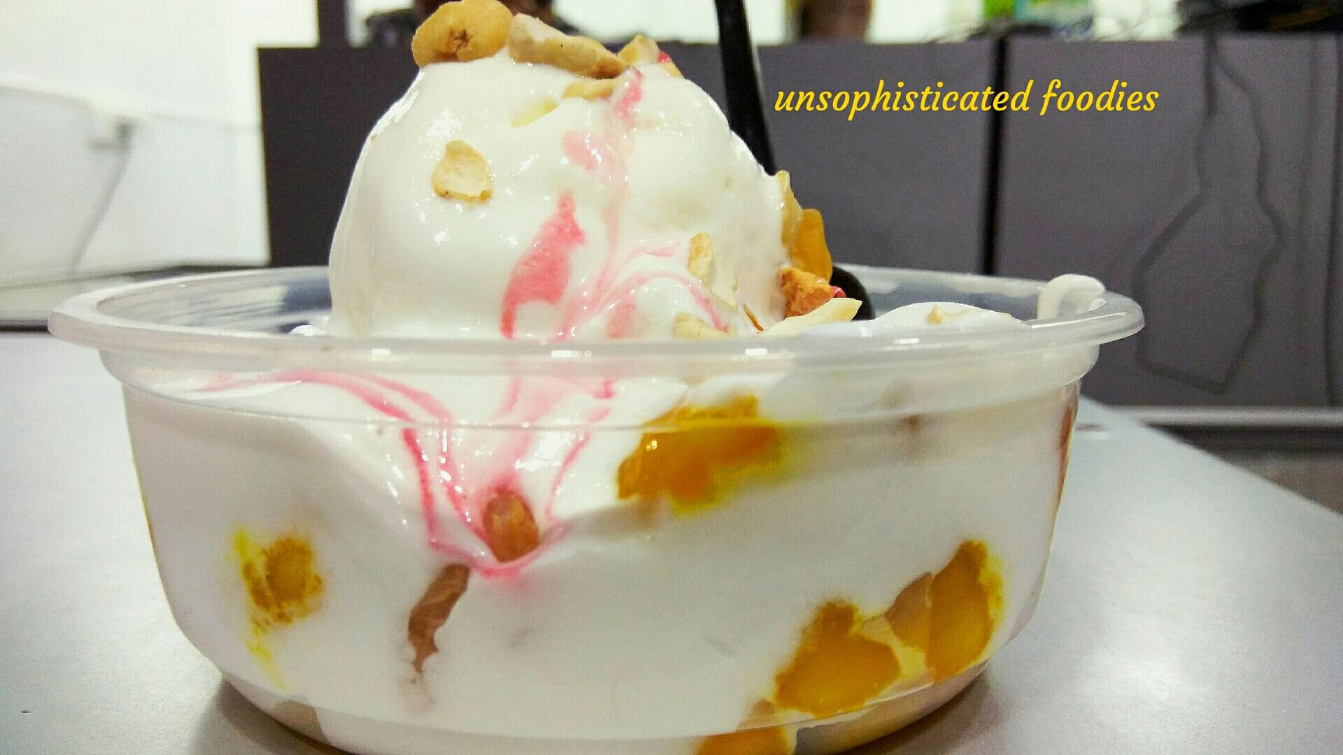 Food,Frozen dessert,Ice cream,Frozen yogurt,Sundae,Dessert,Cuisine,Dish,Ingredient,Dairy