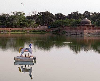 Water,Reflection,Waterway,River,Pond,Lake,Water resources,Botany,Reservoir,Tree