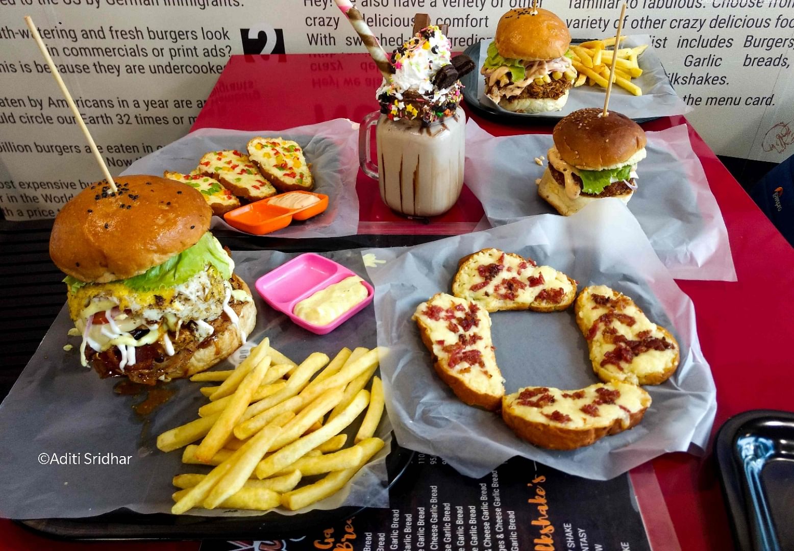 Dish,Food,Cuisine,Fast food,Junk food,Ingredient,Kids' meal,Hamburger,Meal,Cheeseburger