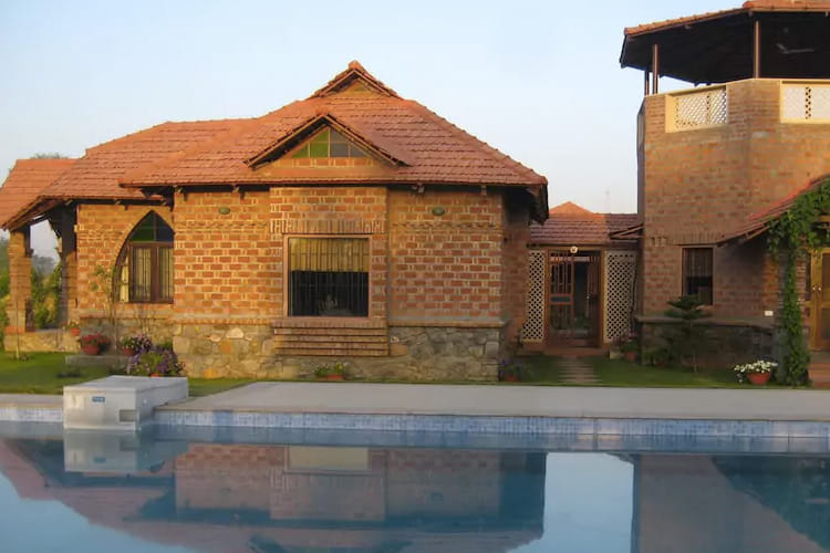 Property,House,Building,Home,Roof,Real estate,Villa,Estate,Architecture,Roman villa