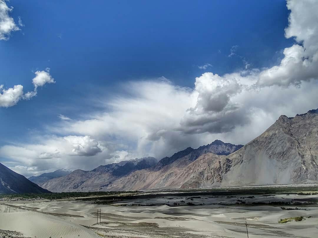 Sky,Mountainous landforms,Mountain,Cloud,Highland,Nature,Natural landscape,Mountain range,Wilderness,Daytime