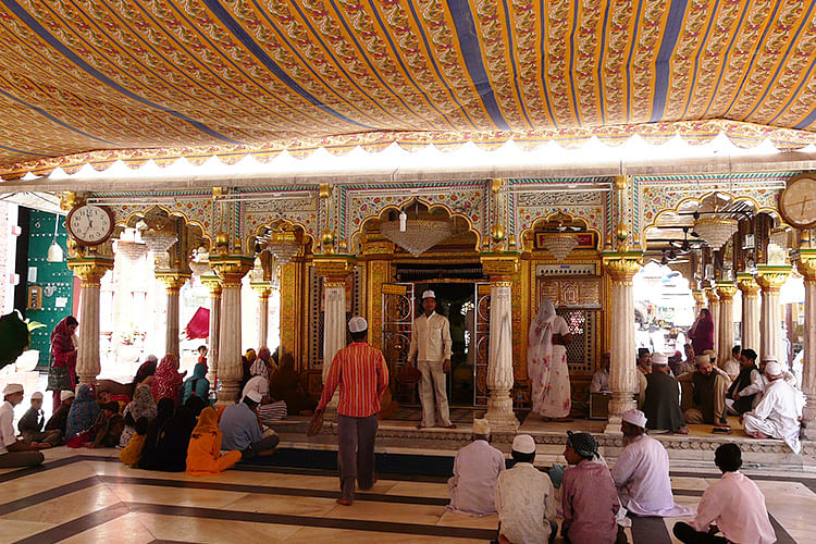 Building,Place of worship,Temple,Religious institute,Ballroom,Column,Interior design,Ceiling