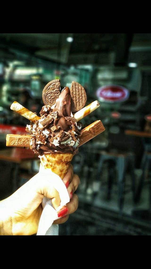 Hand,Ice cream,Frozen dessert,Metal,Action figure,Dessert