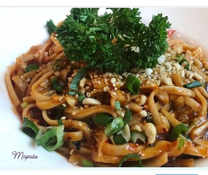 Food,Dish,Cuisine,Ingredient,Drunken noodles,Noodle,Phat si io,Yaki udon,Produce,Recipe