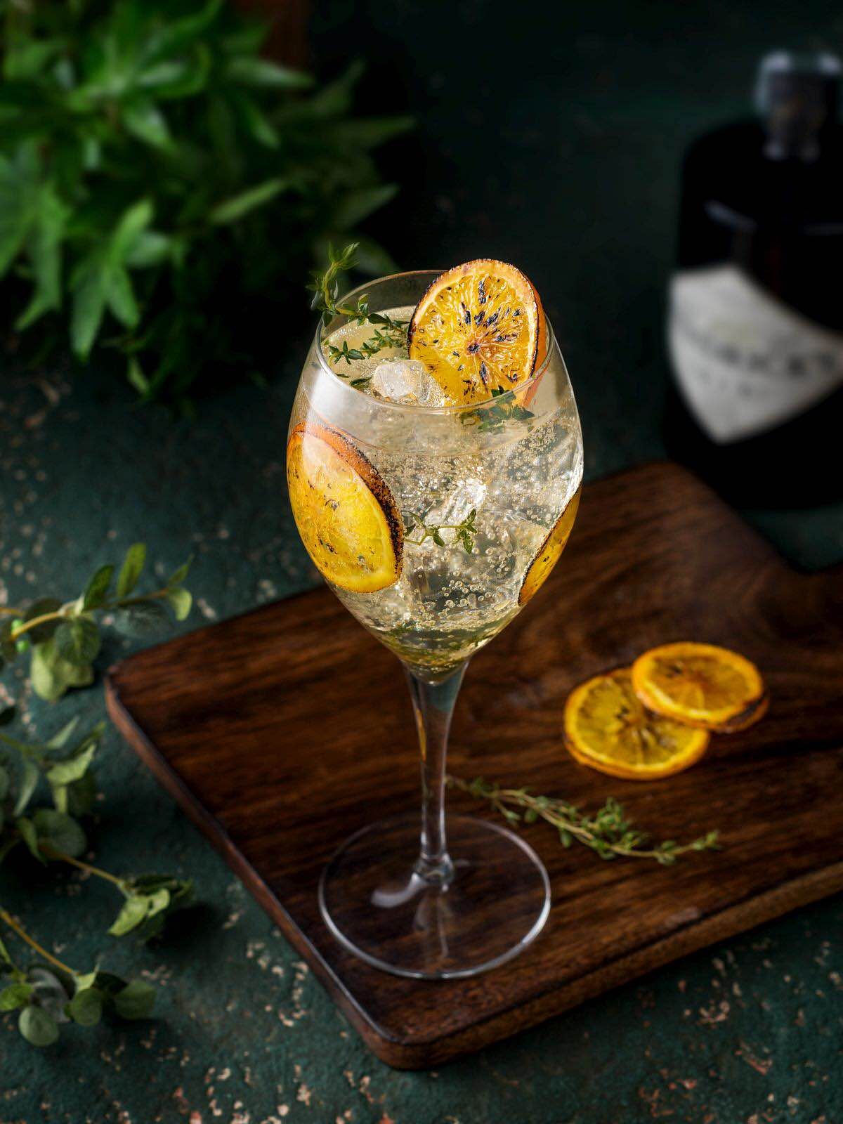 Champagne cocktail,Drink,Gin and tonic,Food,Alcoholic beverage,French 75,Distilled beverage,Wine cocktail,Spritzer,Ingredient