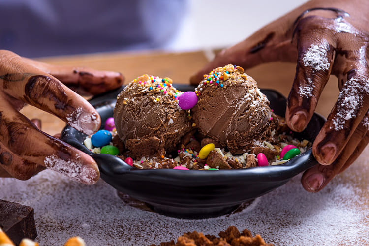 Food,Chocolate ice cream,Frozen dessert,Dessert,Cuisine,Chocolate,Ice cream,Rum ball,Dish,Ingredient