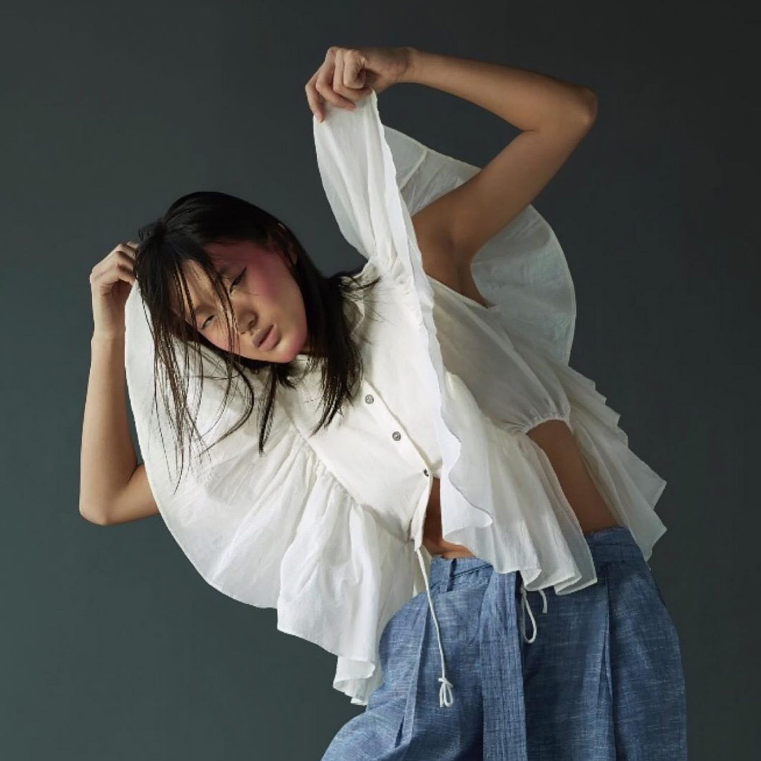 White,Shoulder,Arm,Beauty,Jeans,Long hair,Joint,Fashion,Photo shoot,Leg